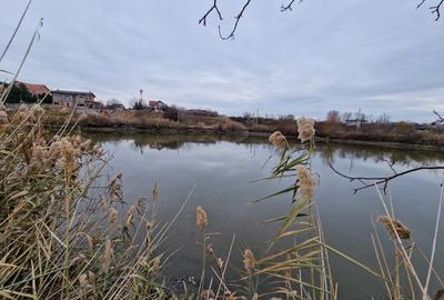 De Vanzare! Teren intravilan cu deschidere la lac - 1