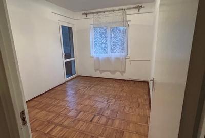 Apartament cu 3 camere decomandat în Petros - 3