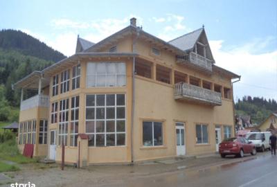 Casă cu 4 camere cu Teren 580 Mp în Fundu Moldovei - 2