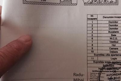 Apartament cu 3 camere decomandat în Berceni - 1