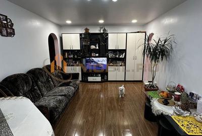 Apartament cu 3 camere semidecomandat în Alexandru cel Bun