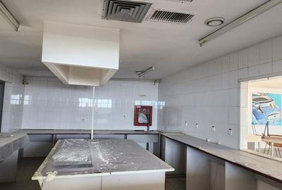 Spațiu comercial, de 6,500 mp, în Central - 8