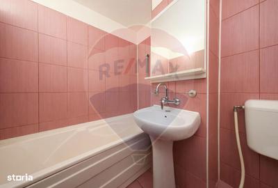 Apartament cu 4 camere, mobilat în Est