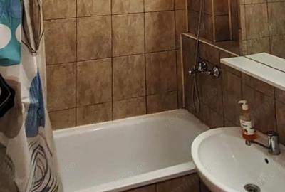 3 camere, situat la etajul 1 al unui imobil din zona 13 Decembrie Faget - 4