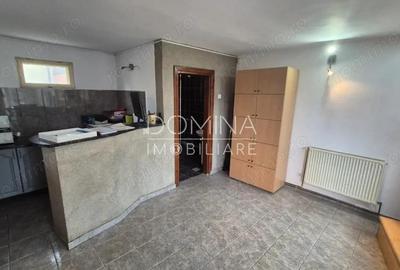 Casă cu 7 camere cu Teren 350 Mp în Central