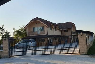 Apartament cu 4 camere în Central - 1