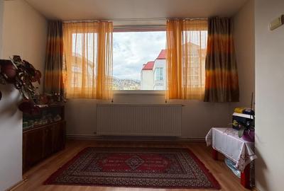 Apartament cu 3 camere decomandat în Răcădău - 4