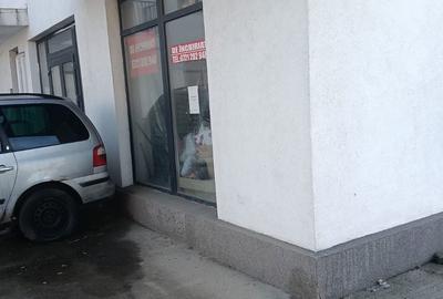 Spațiu comercial, de 300 mp, în Central - 4