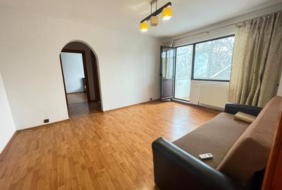 Apartament cu 2 camere semidecomandat, mobilat în Podul de Piatră