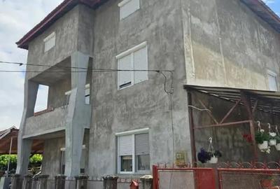 Casă cu 5 camere în Central - 2