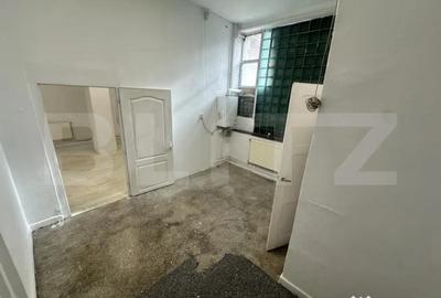 Spațiu comercial, de 85 mp, în Central - 4