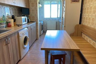 Apartament cu 3 camere semidecomandat în Colentina - 1