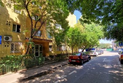 De Vanzare! Apartament cu 3 camere (Str.Vatra Dornei) - 2