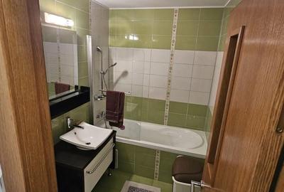 Apartament cu 4 camere semidecomandat în Timpuri Noi