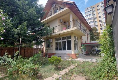 BARBU VACARESCU-LACUL TEI vila 7 camere - 27