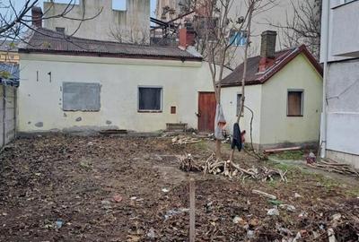 Casă cu 5 camere cu Canalizare în Ultracentral - 1