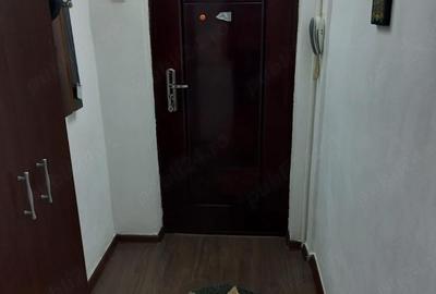 Garsonieră decomandată în Broșteni - 1