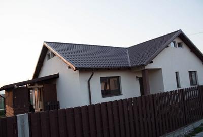 Casă cu 3 camere în Vânători