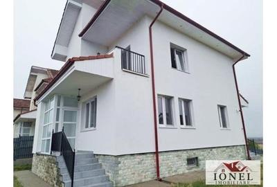 Casă individuală cu 3 camere în Est
