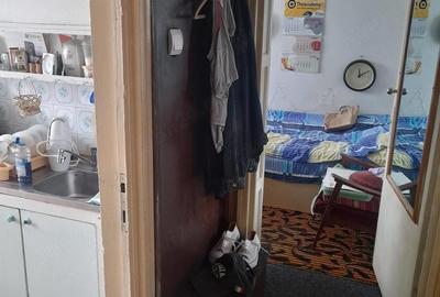 Apartament cu 3 camere semidecomandat în Pajura