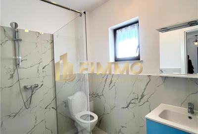 Casă cu 4 camere cu Teren 30 Mp în Ipotești - 1
