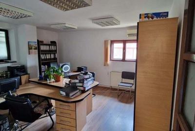 Spațiu comercial, de 384 mp, în Central - 3