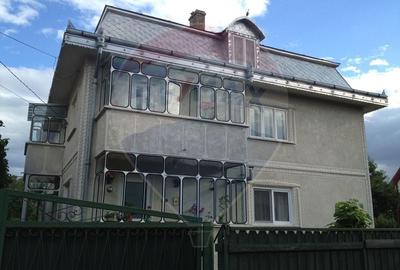 Casă individuală cu 7 camere cu Garaj în Central - 2