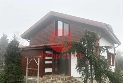 Casă cu 3 camere în Poiana