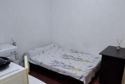 Garsonieră zona Far  mobilată utilată - 200 e - 1