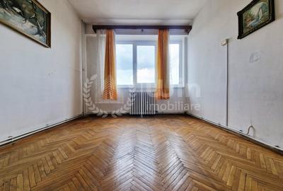 Apartament cu 3 camere decomandat, mobilat în Andrei Mureșanu