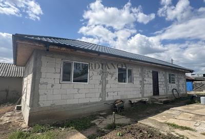 Casă individuală cu 3 camere cu Canalizare în Petru Rareș - 2