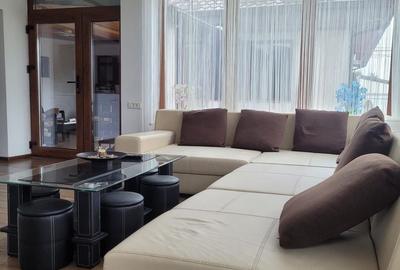 Casă individuală cu 5 camere cu Canalizare în Km 5 - 19