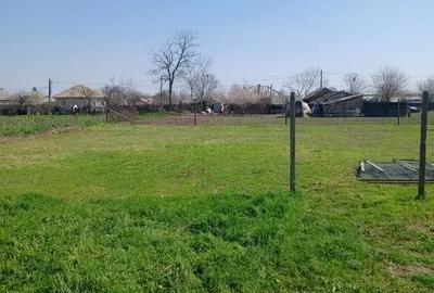 Teren de 513 mp, în Topraisar
