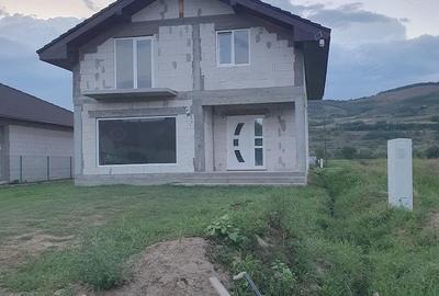 Casă cu Teren 500 Mp în Central - 3