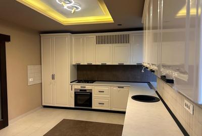 Casă individuală cu 8 camere cu Canalizare în Pipera