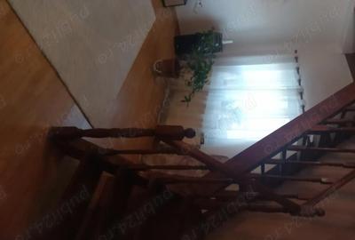 Casă cu 5 camere cu Teren 180 Mp în Central