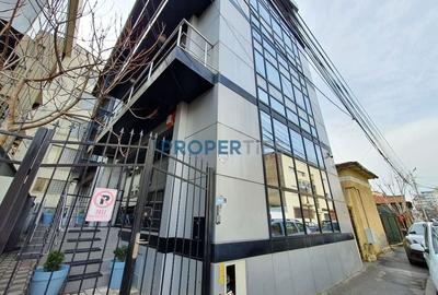 Birou, 470 mp în Victoriei