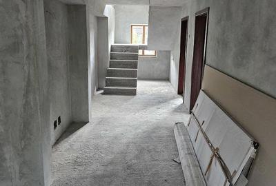 Casă cu Teren 3850 Mp în Prajila - 3