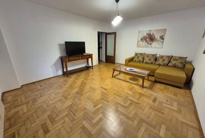 2 camere decomandat,et.4, Piata Victoriei, vis-a-vis America House - 5