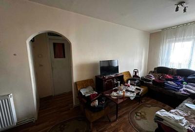 Apartament cu 3 camere decomandat în Tractorul - 8