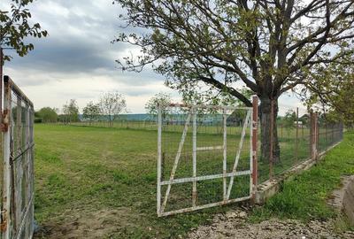Teren intravilan, situat in zona rezidentiala, la 800 de m de Primaria Lipanesti - 2