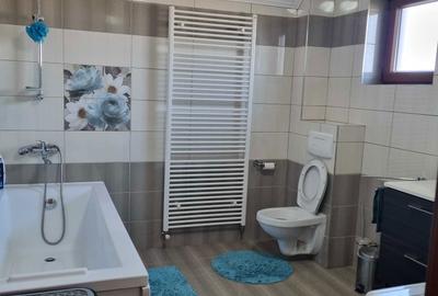 Casă cu 4 camere în Central - 1