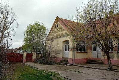 Casă cu Teren 1813 Mp în Hitiaș - 1