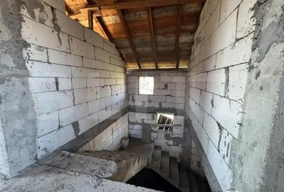 Casă cu 4 camere cu Teren 420 Mp în Cernele - 9
