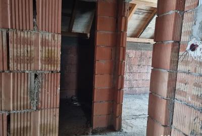 Casă cu 7 camere cu Teren 1251 Mp în Piatra - 4