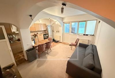 Casă cu 4 camere, terasa, recent renovată - Piața Rosetti