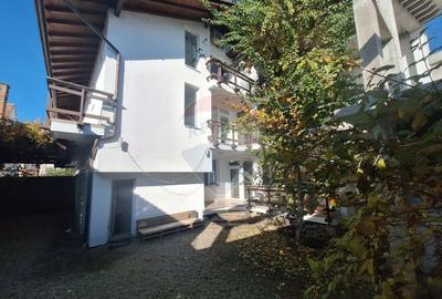 Apartament cu 5 camere decomandat în Turnișor