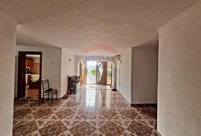 Casă individuală cu 7 camere cu Canalizare în Mândrești-Munteni - 4