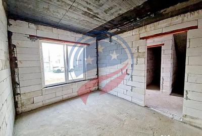 Casă cu 7 camere cu Teren 500 Mp în Central - 1