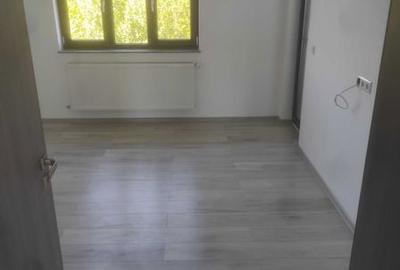 Casă cu 4 camere cu Teren 100 Mp în Central - 6